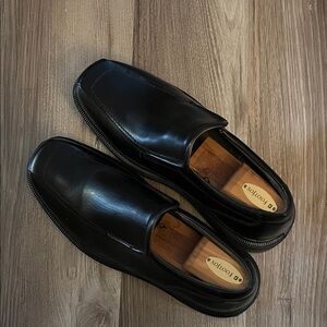 Never Worn Footwear Men's Classic Black Slip-Ons